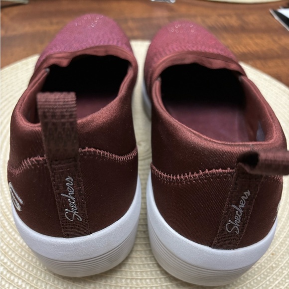 Skechers Sparkle - Plum size 9.5 strap across foot is snug Better fit 9 - Picture 2 of 4